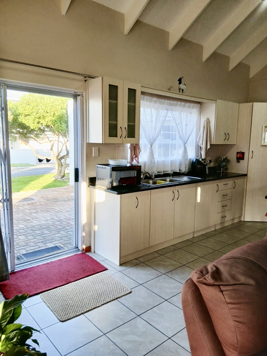 2 Bedroom Property for Sale in Sandbaai Western Cape